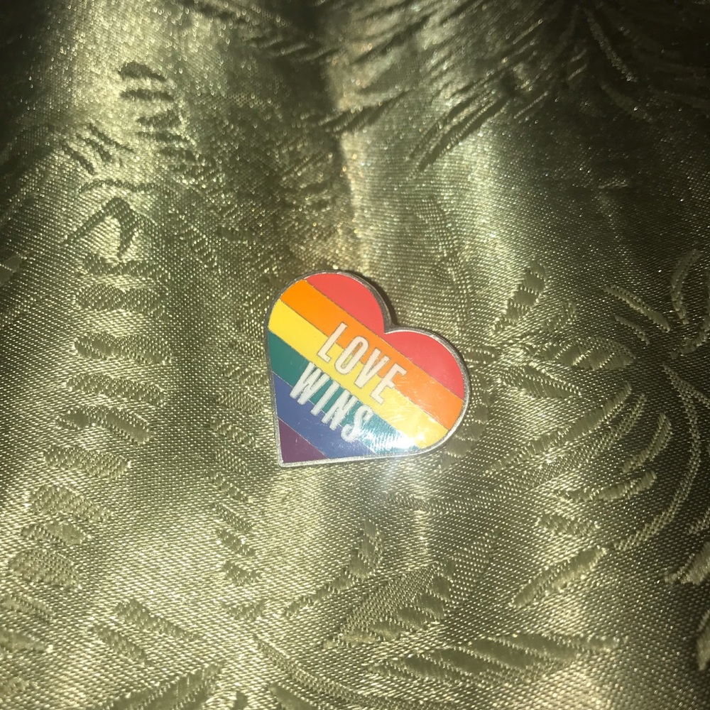Enamel pin